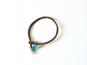 Brown silk bracelet with fluorite, keshi pearls and iolite