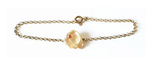 Golden silver bracelet with keshi pearl and carnelian