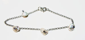 Silver bracelet with keshi pearls and blue spinel