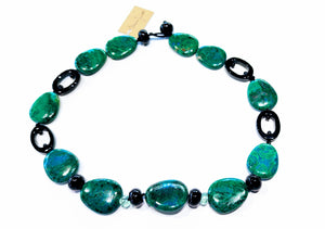 Necklace with chrysocolla, onyx and fluorite